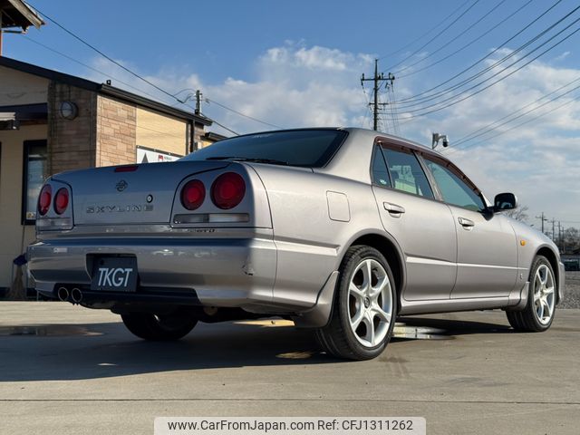 nissan skyline 2000 1300051 image 2
