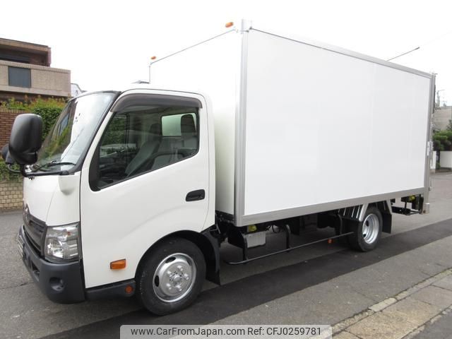 toyota dyna-truck 2017 GOO_NET_EXCHANGE_0200468A30240821W001 image 2