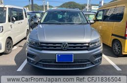 volkswagen tiguan 2018 CFJ1836504