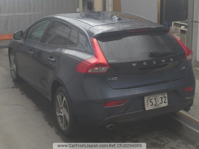 volvo v40 2017 -VOLVO--Volvo V40 MD4204T-J2457495---VOLVO--Volvo V40 MD4204T-J2457495- image 2