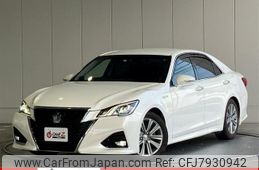toyota-crown-hybrid-2017-24360-car_0b63b611-f5ba-4076-b537-c30b94761ea8