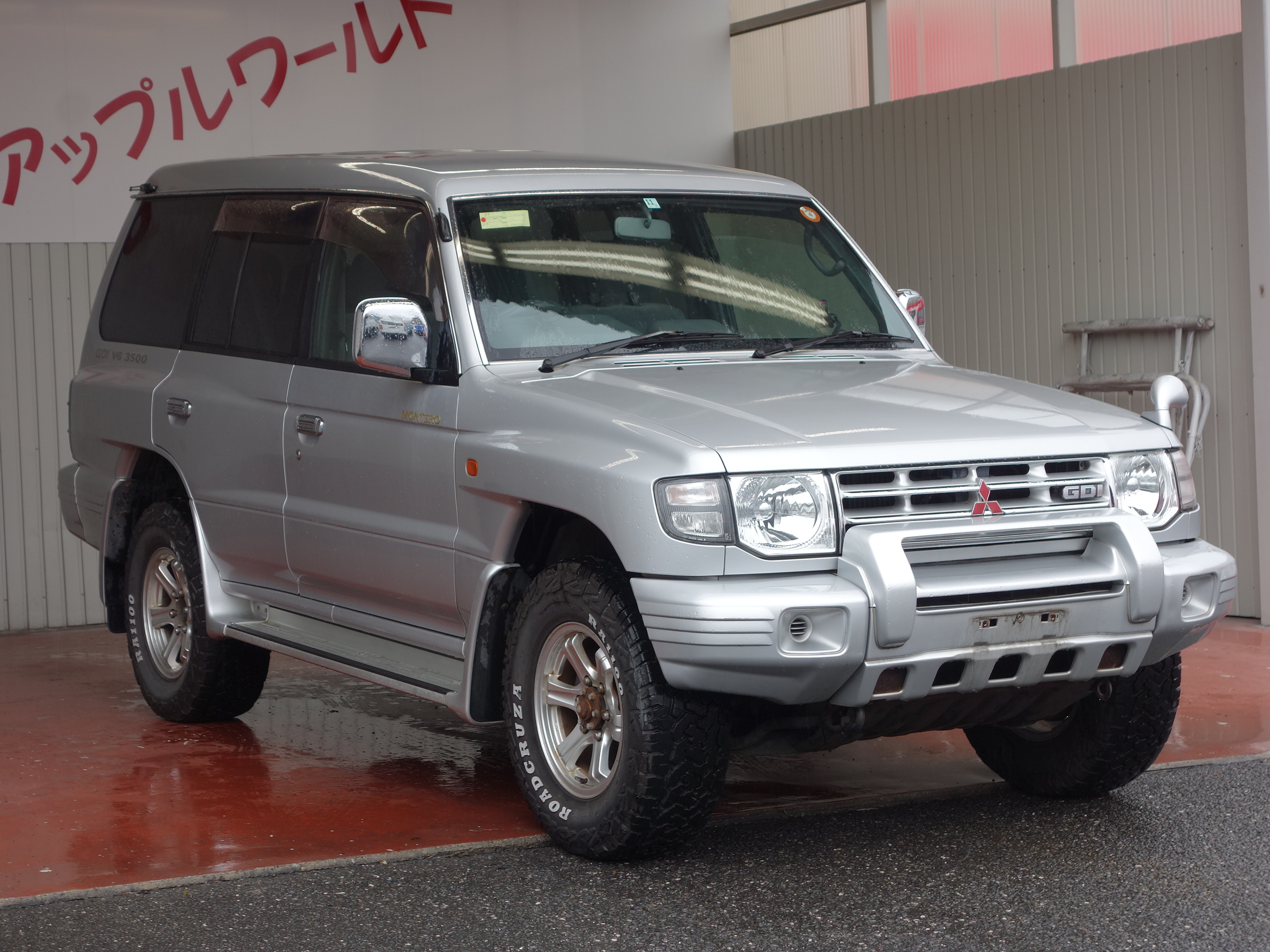 1992 Mitsubishi Montero Specs, Price, MPG & Reviews