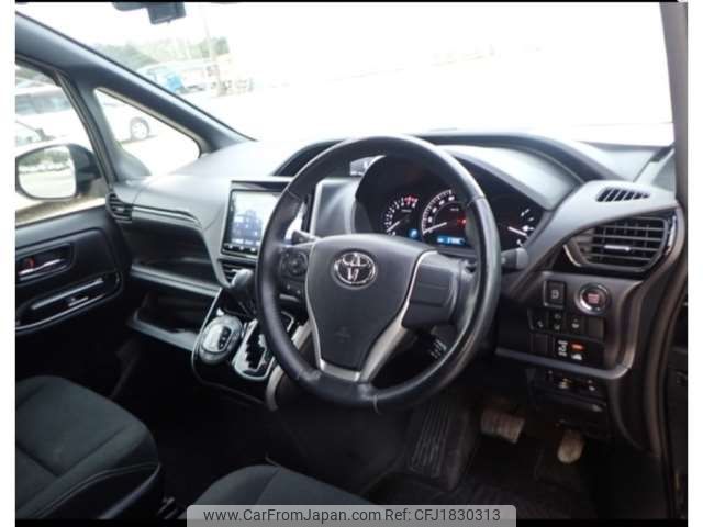 toyota esquire 2018 CFJ1830313 image 2
