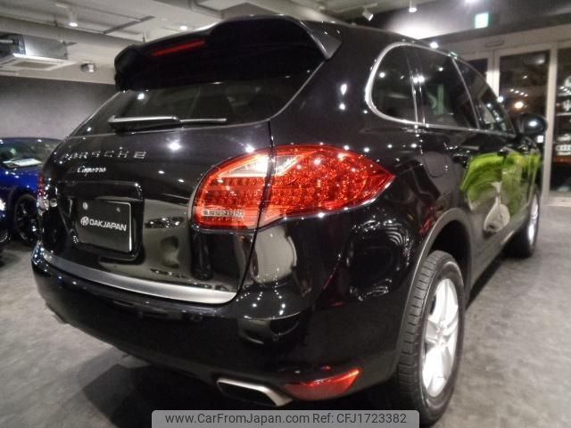 porsche cayenne 2012 CFJ1723382 image 2