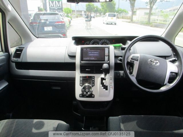 toyota voxy 2013 -TOYOTA--Voxy DBA-ZRR75G--ZRR75-0105700---TOYOTA--Voxy DBA-ZRR75G--ZRR75-0105700- image 2