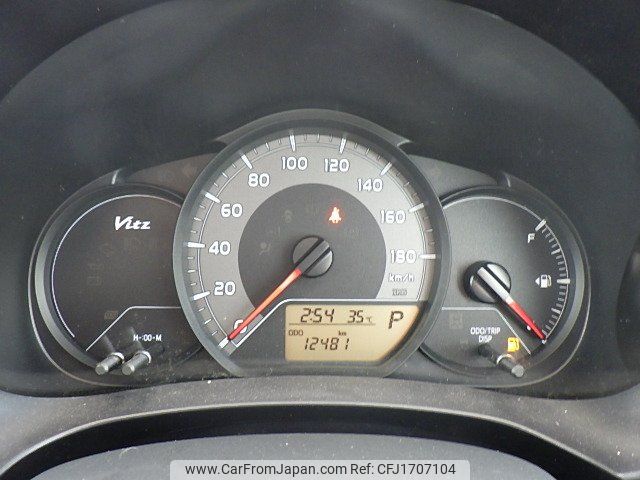 toyota vitz 2017 CFJ1707104 image 2