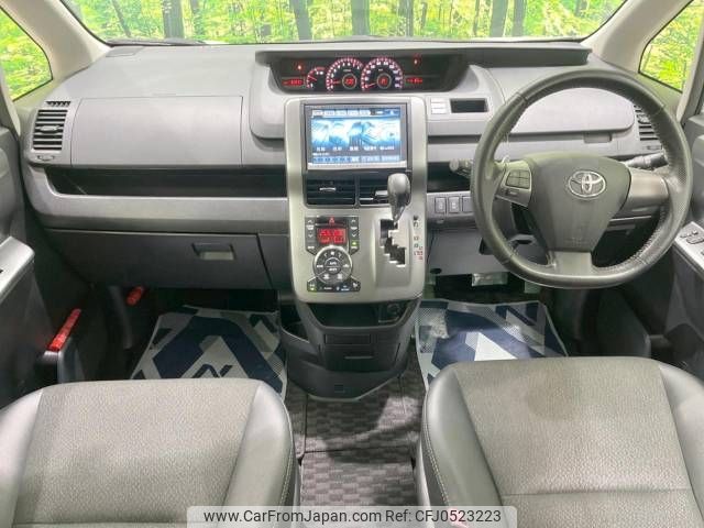 toyota voxy 2013 -TOYOTA--Voxy DBA-ZRR70W--ZRR70-0560691---TOYOTA--Voxy DBA-ZRR70W--ZRR70-0560691- image 2