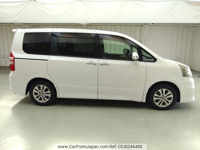 toyota noah 2011 ENHANCEAUTO_1_ea288308 image 2