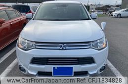 mitsubishi outlander-phev 2014 CFJ1834828