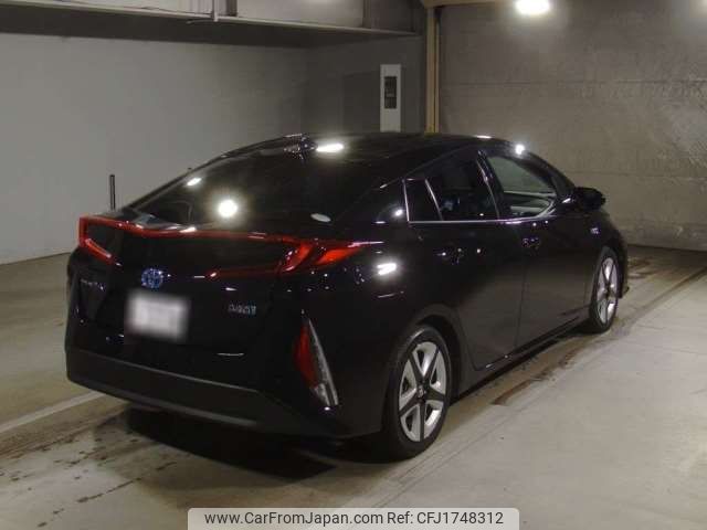 toyota prius-phv 2017 CFJ1748312 image 2