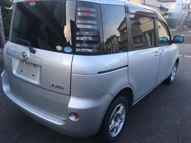 toyota sienta 2005 3 image 2