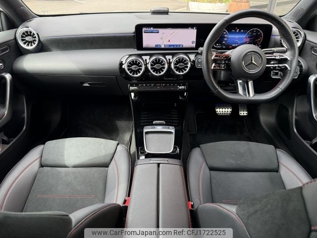 mercedes-benz a-class 2023 CFJ1722525 image 2