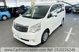 toyota noah 2012 AF-ZRR70-0528602