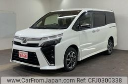 toyota voxy 2019 -TOYOTA 【名変中 】--Voxy ZRR85W--0135611---TOYOTA 【名変中 】--Voxy ZRR85W--0135611-