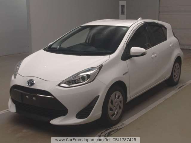 toyota aqua 2018 CFJ1787425 image 1