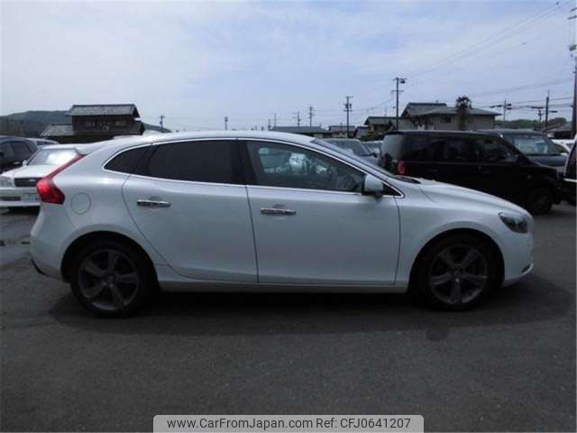 volvo v40 2013 -VOLVO--Volvo V40 MB4164T--YV1MV485BD2061366---VOLVO--Volvo V40 MB4164T--YV1MV485BD2061366- image 2