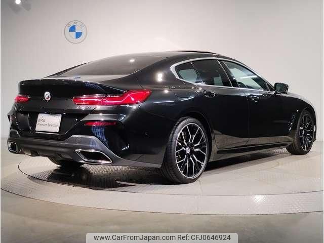 bmw 8-series 2023 quick_quick_3BA-GV30_WBAGV22040CM57690 image 2