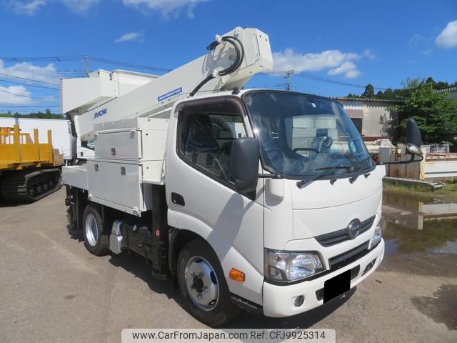 hino dutro 2018 GOO_NET_EXCHANGE_0400935A30240606W001 image 2