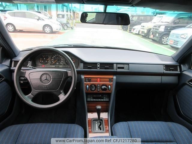 mercedes-benz e-class 1993 -MERCEDES-BENZ 【和歌山 33ﾃ3475】--Benz E Class 124028--1B926828---MERCEDES-BENZ 【和歌山 33ﾃ3475】--Benz E Class 124028--1B926828- image 2