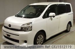 toyota voxy 2012 CFJ1512119