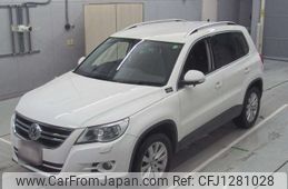volkswagen tiguan 2011 -VOLKSWAGEN--VW Tiguan 5NCCZ-WVGZZZ5NZBW110949---VOLKSWAGEN--VW Tiguan 5NCCZ-WVGZZZ5NZBW110949-