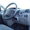 toyota noah 2005 REALMOTOR_N2021110745HD-23 image 13