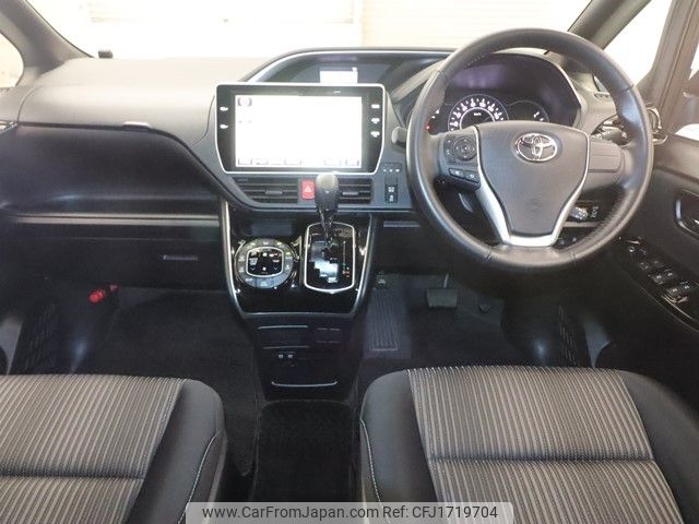 toyota voxy 2017 CFJ1719704 image 2