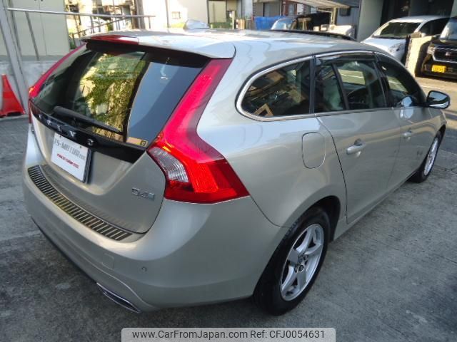 volvo v60 2018 quick_quick_LDA-FD4204T_YV1FWA8RDJ2399187 image 2