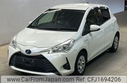 toyota vitz 2017 CFJ1694206