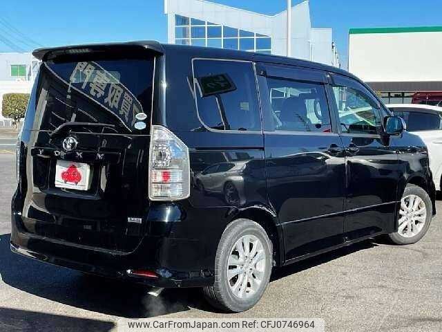 toyota voxy 2010 504928-927966 image 2