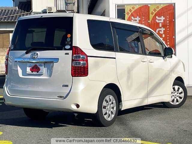 toyota noah 2012 504928-925944 image 2