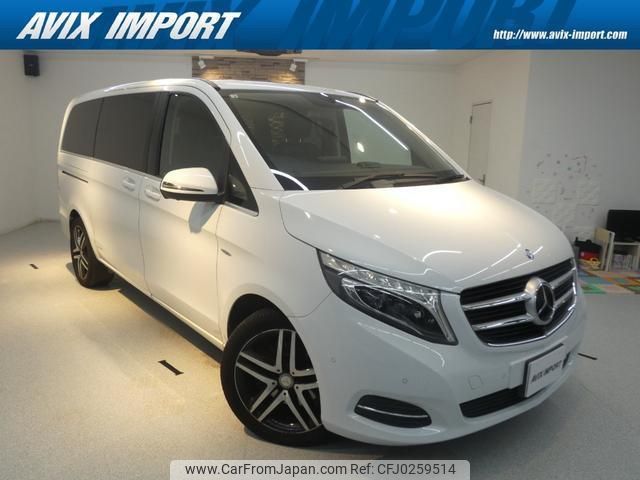 mercedes-benz v-class 2017 quick_quick_447811_WDF447813239371 image 1