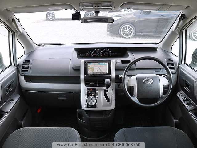 toyota voxy 2007 N12127 image 2