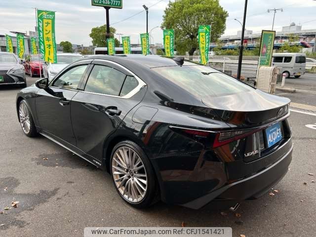 lexus is 2022 CFJ1541421 image 2