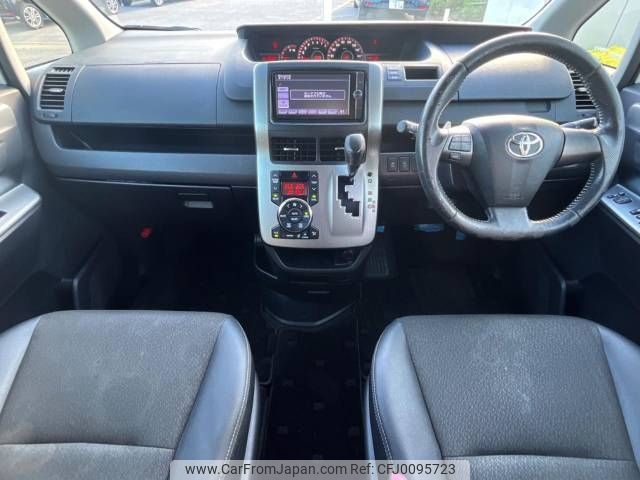 toyota voxy 2013 -TOYOTA--Voxy DBA-ZRR70W--ZRR70-0588255---TOYOTA--Voxy DBA-ZRR70W--ZRR70-0588255- image 2