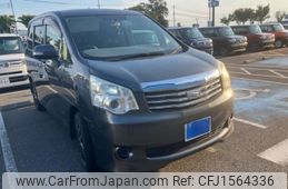 toyota noah 2012 CFJ1564336