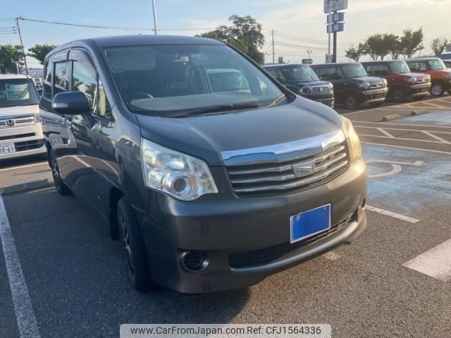 toyota noah 2012 CFJ1564336 image 1