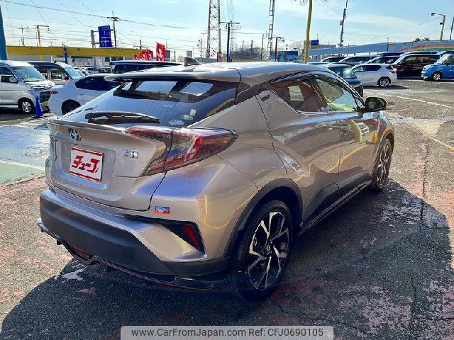 toyota c-hr 2017 -TOYOTA--C-HR DAA-ZYX10--ZYX10-2005379---TOYOTA--C-HR DAA-ZYX10--ZYX10-2005379- image 2