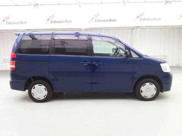 toyota noah 2004 2829189-ea208698 image 1