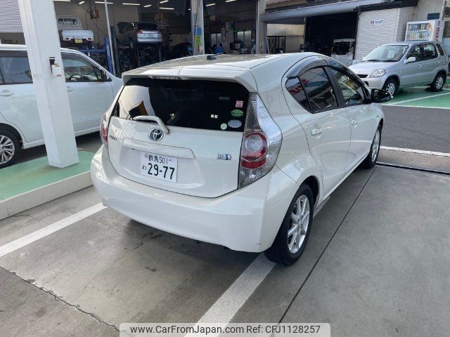 toyota aqua 2013 -TOYOTA 【群馬 501ﾜ2977】--AQUA NHP10--6149260---TOYOTA 【群馬 501ﾜ2977】--AQUA NHP10--6149260- image 2