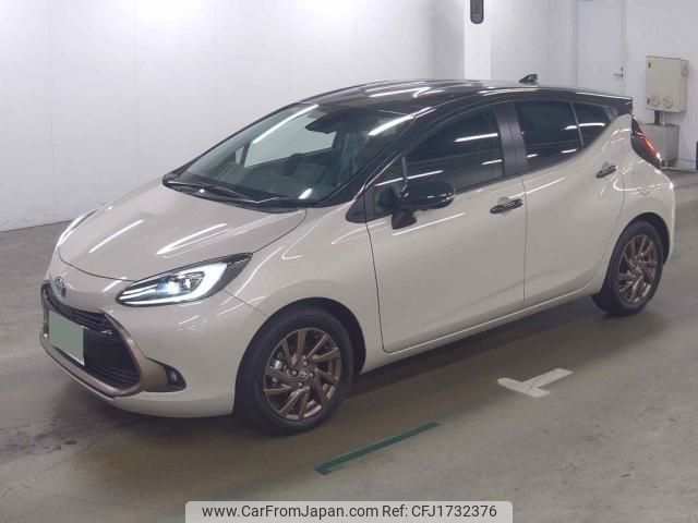 toyota aqua 2024 CFJ1732376 image 1