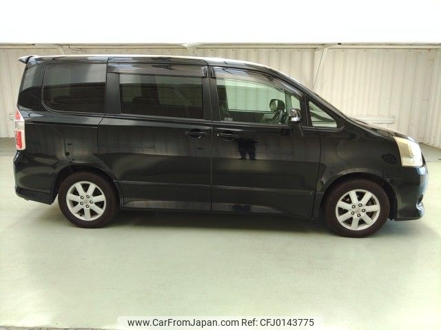 toyota noah 2007 ENHANCEAUTO_1_ea286854 image 2