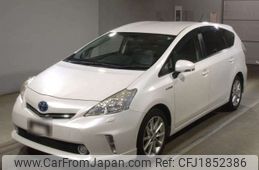 toyota prius-α 2013 CFJ1852386