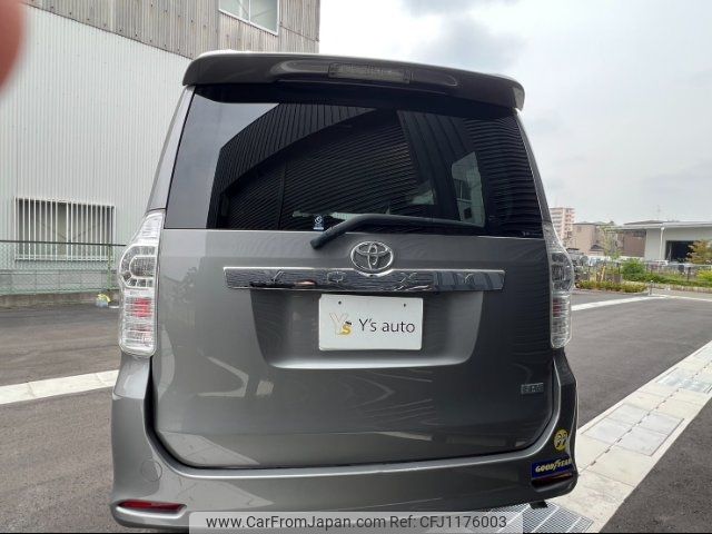 toyota voxy 2013 -TOYOTA--Voxy ZRR70W--0539752---TOYOTA--Voxy ZRR70W--0539752- image 2