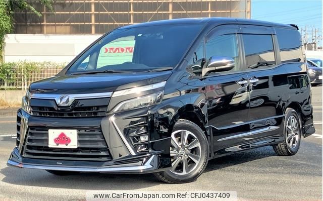 toyota voxy 2018 GOO_JP_700050301430241112006 image 1