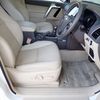 toyota land-cruiser-prado 2021 24411317 image 32