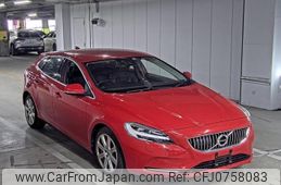 volvo v40 2018 CFJ0758083
