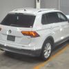 volkswagen tiguan 2017 -VOLKSWAGEN--VW Tiguan WVWZZZ5NZJW825143---VOLKSWAGEN--VW Tiguan WVWZZZ5NZJW825143- image 2