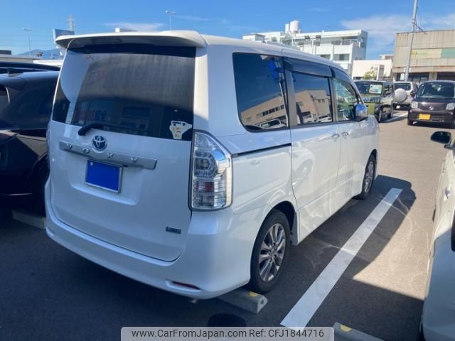 toyota voxy 2011 CFJ1844716 image 2