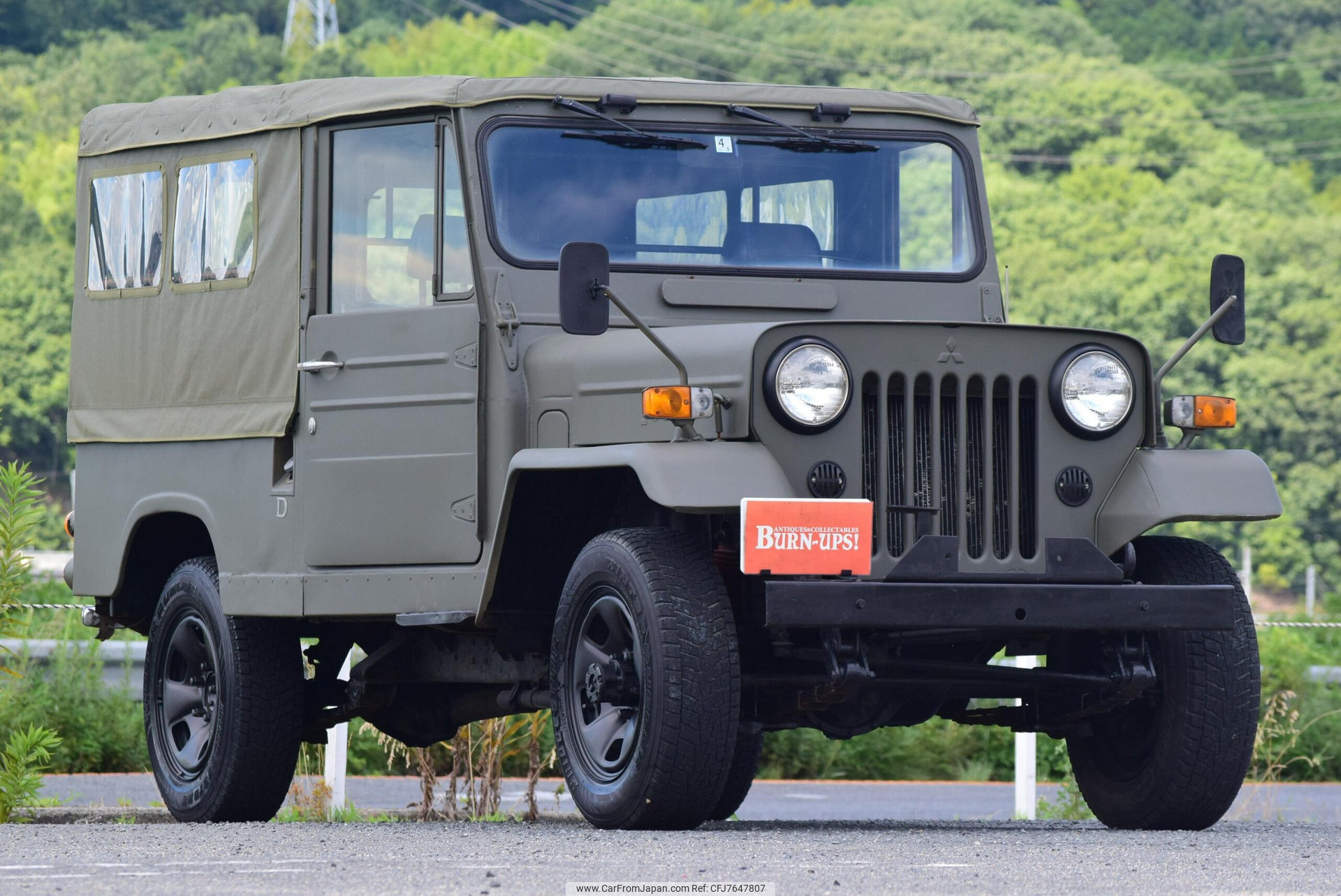三菱ジープ car_150f3579-c2ac-4103-bf46-